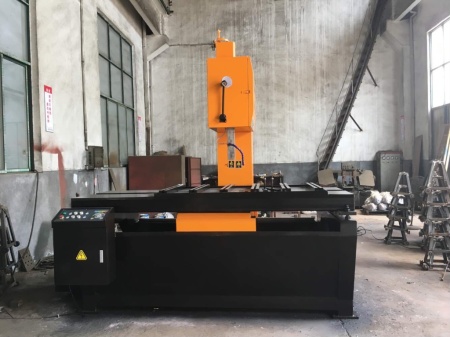 Вертикальный ленточнопильный станок ZODEL GD 5335/100